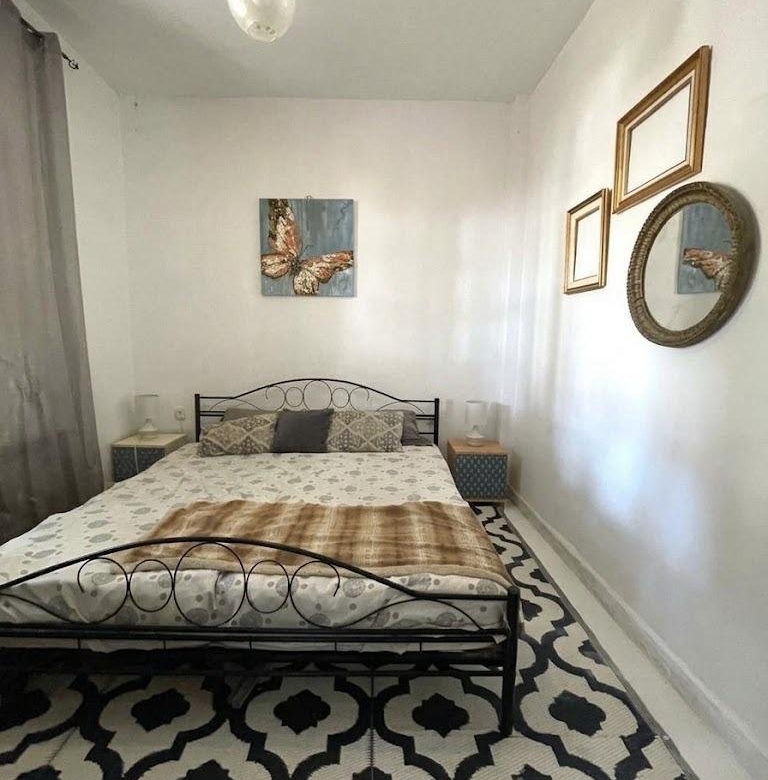 Casa en venta en Ciudad Jardín, 4 habitaciones, gran terraza de 72m² con piscina, en una única planta.
