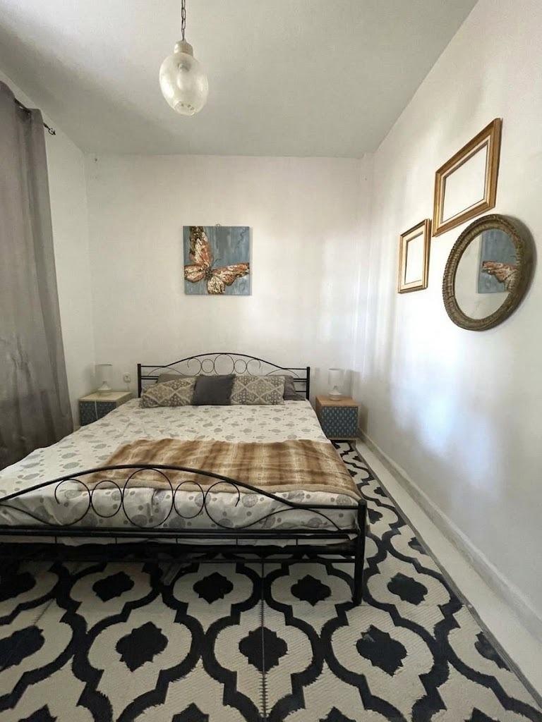 Casa en venta en Ciudad Jardín, 4 habitaciones, gran terraza de 72m² con piscina, en una única planta.