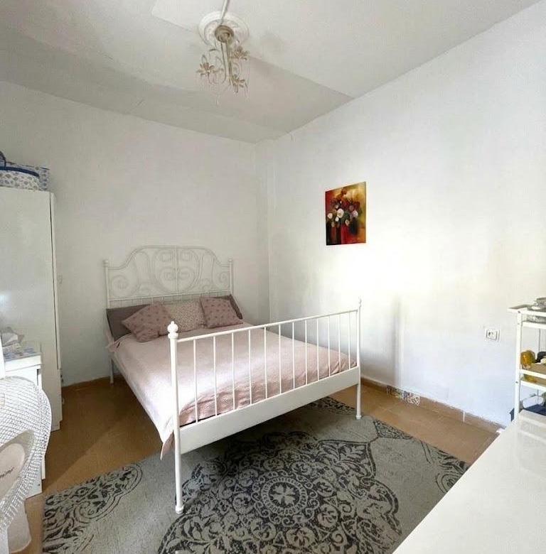 Casa en venta en Ciudad Jardín, 4 habitaciones, gran terraza de 72m² con piscina, en una única planta.