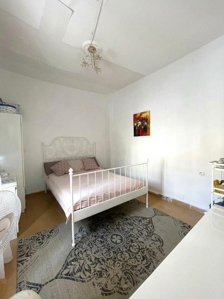 Casa en venta en Ciudad Jardín, 4 habitaciones, gran terraza de 72m² con piscina, en una única planta.