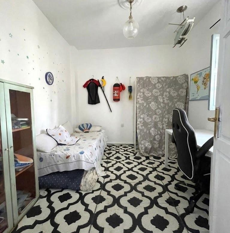 Casa en venta en Ciudad Jardín, 4 habitaciones, gran terraza de 72m² con piscina, en una única planta.
