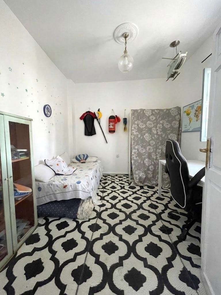 Casa en venta en Ciudad Jardín, 4 habitaciones, gran terraza de 72m² con piscina, en una única planta.